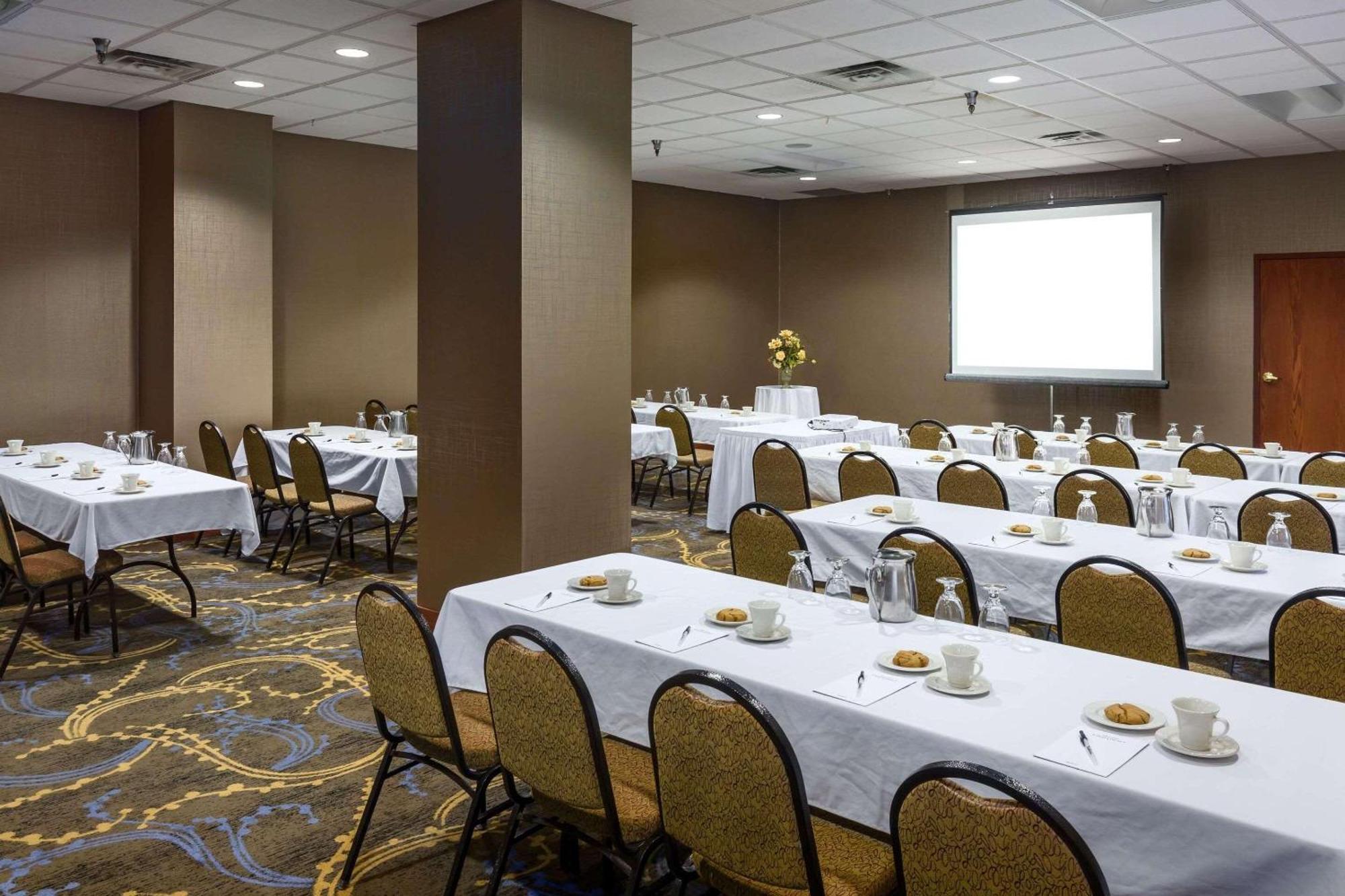 Radisson Hotel Bismarck Eksteriør billede