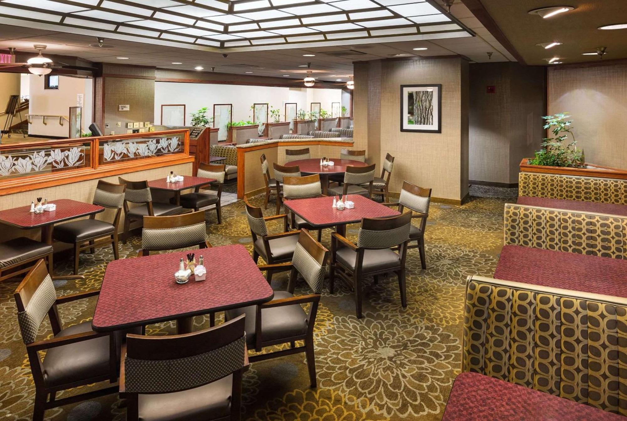 Radisson Hotel Bismarck Eksteriør billede