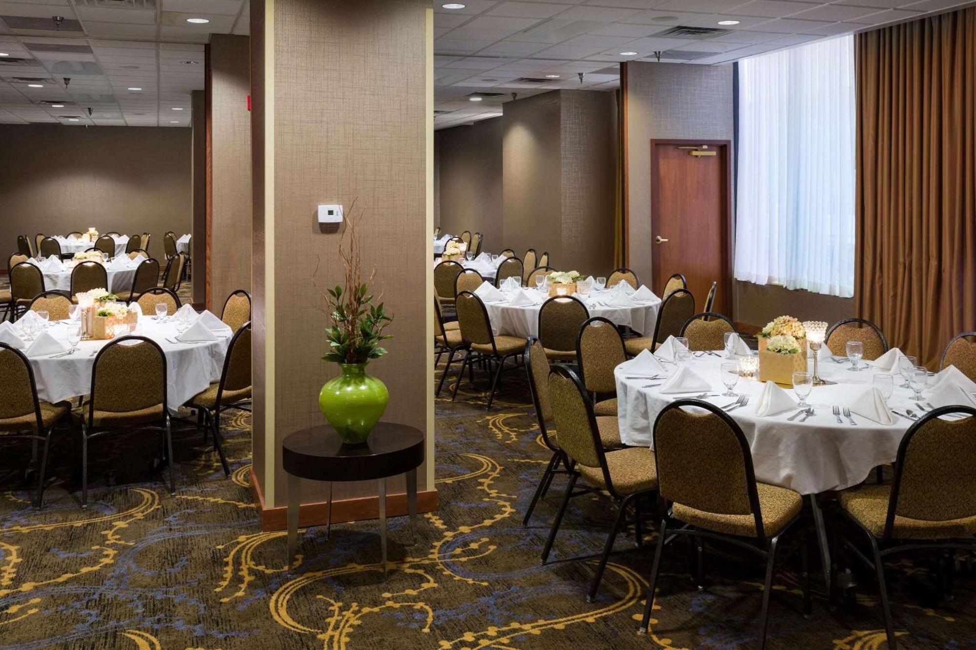 Radisson Hotel Bismarck Eksteriør billede